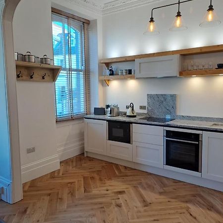 Spinnaker - Self Catering Apartment, Тенбі Екстер'єр фото