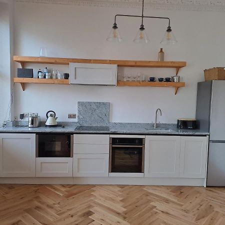 Spinnaker - Self Catering Apartment, Тенбі Екстер'єр фото