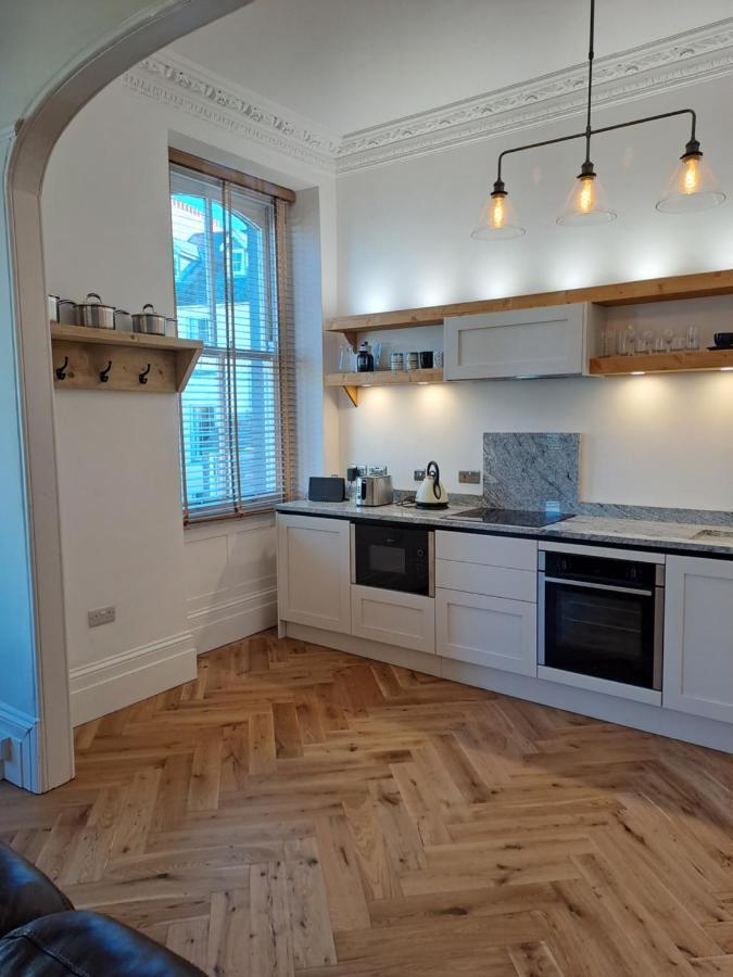 Spinnaker - Self Catering Apartment, Тенбі Екстер'єр фото