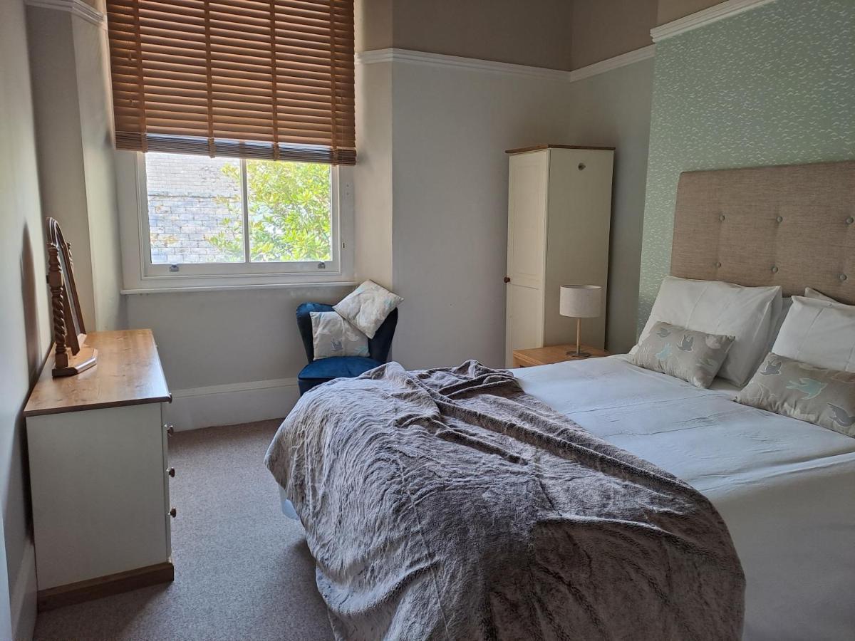Spinnaker - Self Catering Apartment, Тенбі Екстер'єр фото