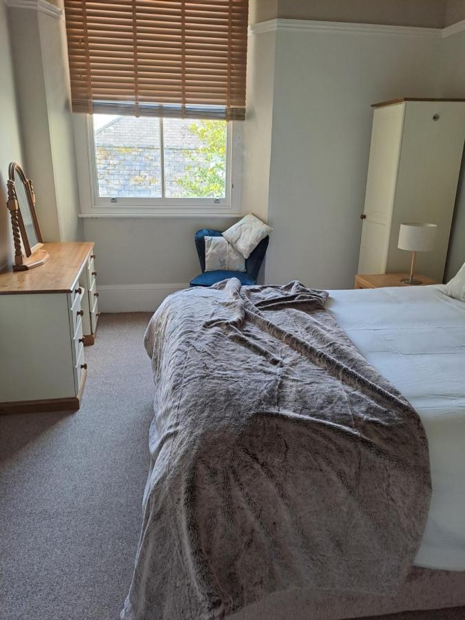 Spinnaker - Self Catering Apartment, Тенбі Екстер'єр фото