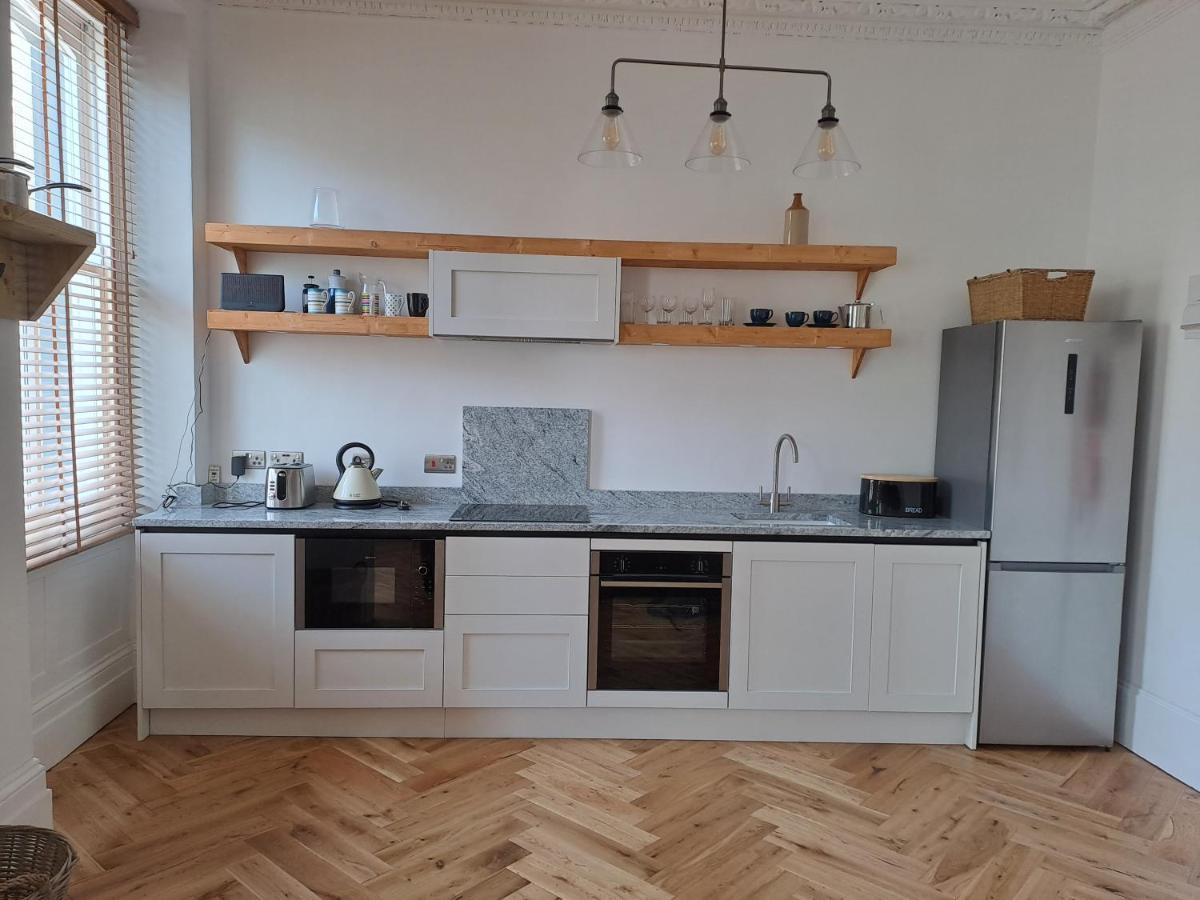Spinnaker - Self Catering Apartment, Тенбі Екстер'єр фото