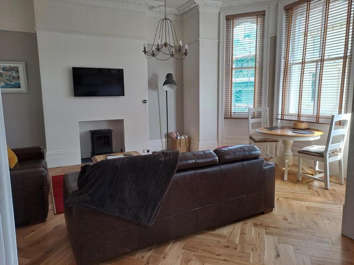 Spinnaker - Self Catering Apartment, Тенбі Екстер'єр фото